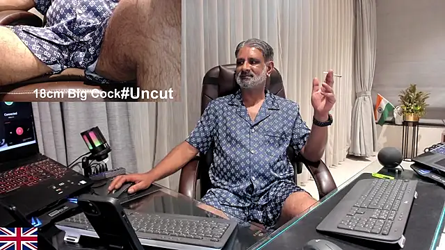 Snapshot of OnlineBossUK chatting on January 17, 2026, 10:24 pm OnlineBossUK online show from January 17, 2026, 10:24 pm