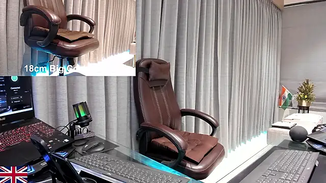 Snapshot of OnlineBossUK chatting on February 20, 2026, 10:28 am OnlineBossUK online show from February 20, 2026, 10:28 am