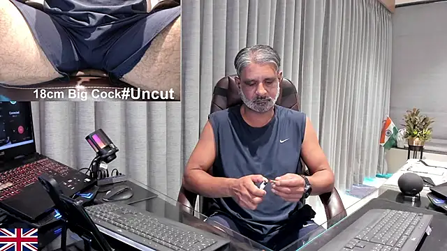 Snapshot of OnlineBossUK chatting on February 28, 2026, 9:42 am OnlineBossUK online show from February 28, 2026, 9:42 am