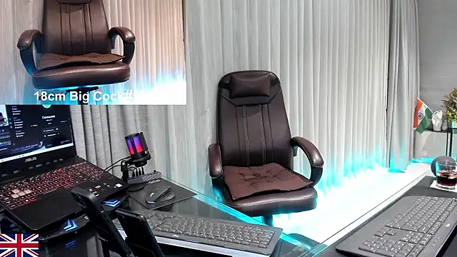 Snapshot of OnlineBossUK chatting on January 31, 2026, 7:12 pm OnlineBossUK online show from January 31, 2026, 7:12 pm