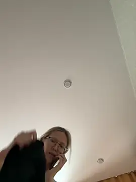 angelmommu online show from March 4, 2026, 5:59 am