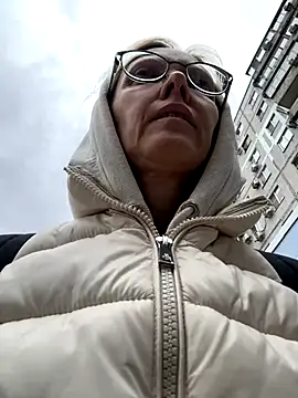 angelmommu online show from October 15, 2025, 9:17 am