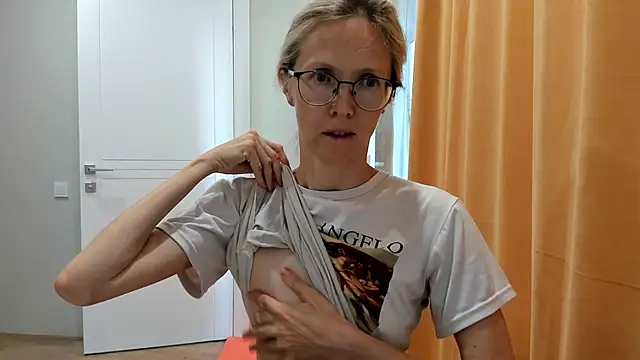 angelmommu online show from September 16, 2025, 4:35 am