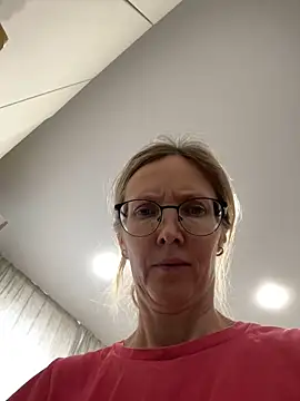 angelmommu online show from November 24, 2025, 9:42 am