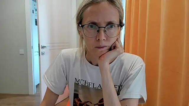 angelmommu online show from September 18, 2025, 12:19 pm