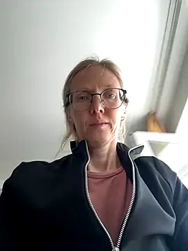 angelmommu online show from October 2, 2025, 7:12 am