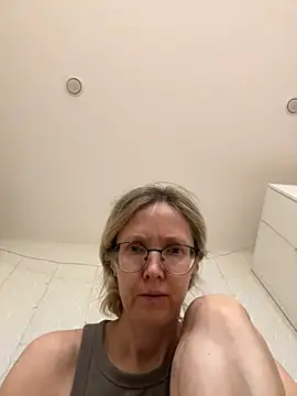 angelmommu online show from February 18, 2026, 9:17 am