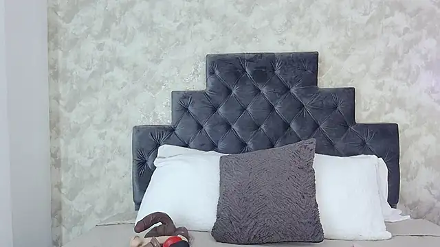 elizabeth coleman online show from April 5, 2026, 10:05 pm