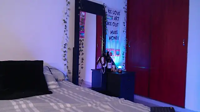 little kayla  online show from August 3, 2026, 11:42 pm