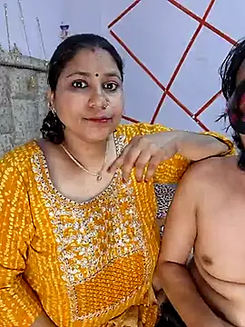 Snapshot of MOM-SUN-COUPLE chatting on March 16, 2025, 11:15 pm MOM-SUN-COUPLE online show from March 16, 2025, 11:15 pm