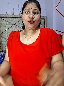 Snapshot of MOM-SUN-COUPLE chatting on February 14, 2025, 5:25 pm MOM-SUN-COUPLE online show from February 14, 2025, 5:25 pm