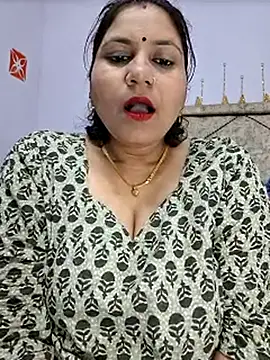 Snapshot of MOM-SUN-COUPLE chatting on February 22, 2025, 5:13 pm MOM-SUN-COUPLE online show from February 22, 2025, 5:13 pm