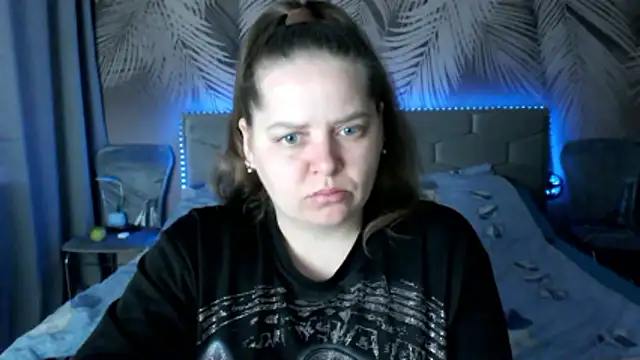 uliastar online show from April 17, 2026, 6:49 am