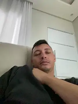 alexsandropllt online show from February 3, 2026, 1:38 pm