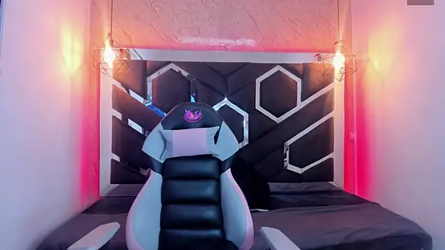 lilith nv online show from March 4, 2025, 2:32 pm