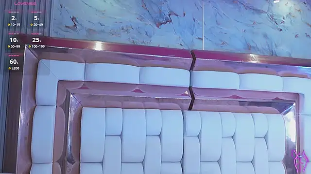 kinkylittlegirll online show from April 18, 2026, 2:58 am