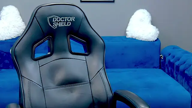 Katewalker  online show from March 6, 2025, 9:20 pm