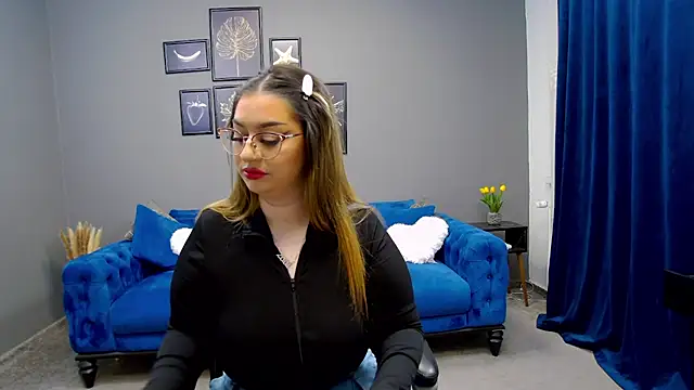 Katewalker  online show from February 7, 2025, 6:13 pm