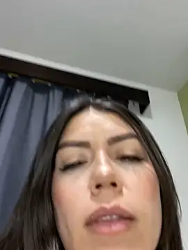 martina contreras online show from February 3, 2025, 9:08 am