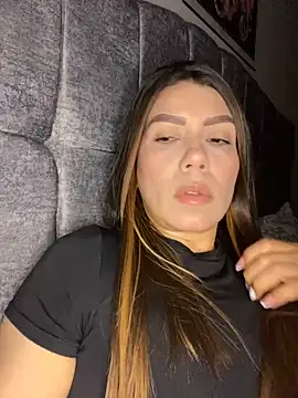 martina contreras online show from November 12, 2025, 2:04 am