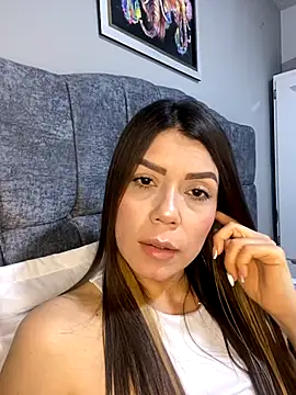 martina contreras online show from December 1, 2025, 3:07 am