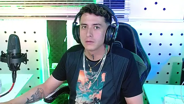 Darko0717 online show from November 21, 2025, 11:37 pm