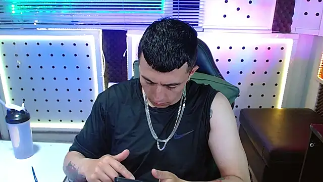 Snapshot of Darko0717 chatting on February 27, 2026, 11:37 pm Darko0717 online show from February 27, 2026, 11:37 pm