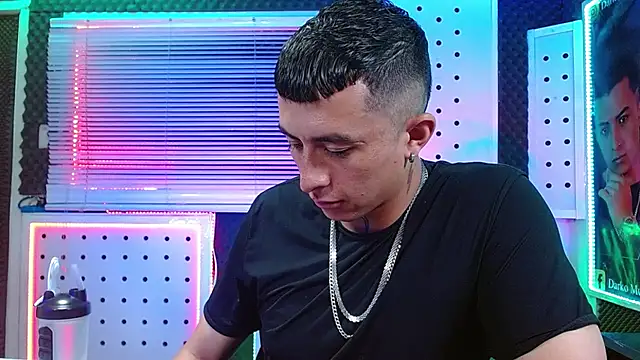 Snapshot of Darko0717 chatting on February 24, 2026, 11:27 pm Darko0717 online show from February 24, 2026, 11:27 pm