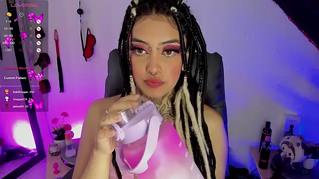 Cata green online show from March 15, 2025, 5:26 pm