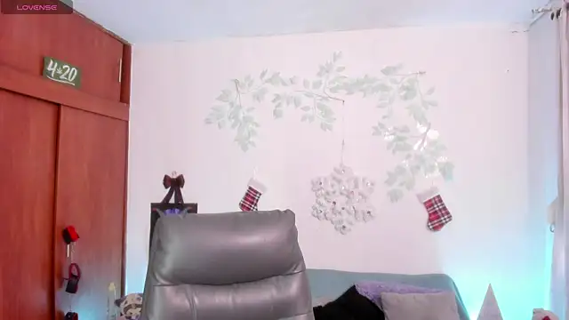 Cata green online show from December 19, 2025, 7:49 pm