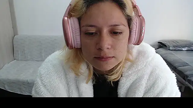 Snapshot of MommyMiaWs chatting on March 11, 2025, 1:45 pm MommyMiaWs online show from March 11, 2025, 1:45 pm