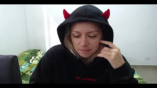 Snapshot of MommyMiaWs chatting on February 18, 2025, 1:22 pm MommyMiaWs online show from February 18, 2025, 1:22 pm