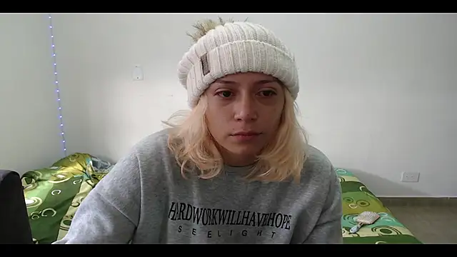 Snapshot of MommyMiaWs chatting on February 22, 2025, 1:46 pm MommyMiaWs online show from February 22, 2025, 1:46 pm