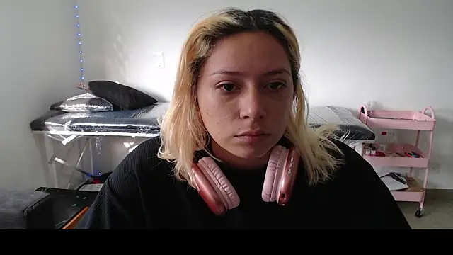 Snapshot of MommyMiaWs chatting on March 3, 2025, 12:50 pm MommyMiaWs online show from March 3, 2025, 12:50 pm