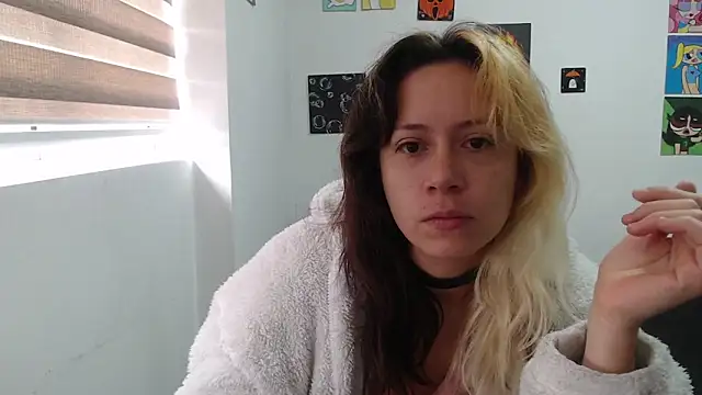 Snapshot of MommyMiaWs chatting on October 21, 2025, 1:10 pm MommyMiaWs online show from October 21, 2025, 1:10 pm