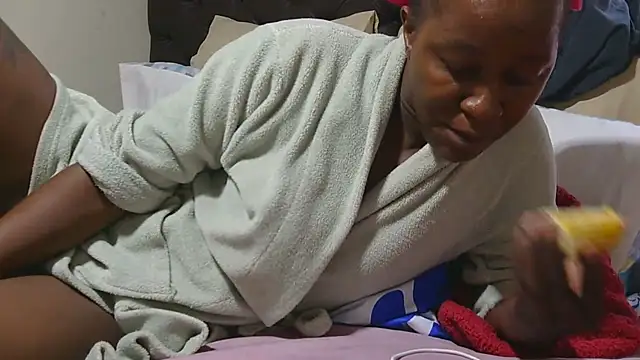 sluttylaura21 online show from April 8, 2026, 5:09 am