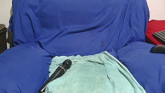 sluttylaura21 online show from March 20, 2026, 12:00 am