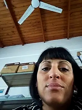 estefyzapata online show from May 4, 2026, 5:49 pm