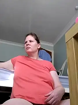 Snapshot of xxSexyBushLinnxx chatting on February 6, 2025, 12:04 pm xxSexyBushLinnxx online show from February 6, 2025, 12:04 pm