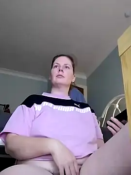 Snapshot of xxSexyBushLinnxx chatting on December 12, 2024, 11:28 am xxSexyBushLinnxx online show from December 12, 2024, 11:28 am