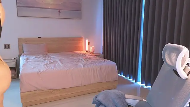 DjennaPalme online show from April 1, 2026, 12:24 am