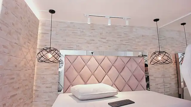 im mou  online show from March 18, 2025, 12:28 pm