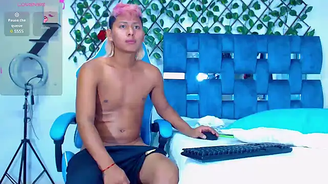 Snapshot of Hakim_prettynigg chatting on January 17, 2025, 6:02 pm Hakim prettynigg online show from January 17, 2025, 6:02 pm