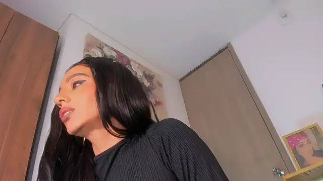 Snapshot of Ariadna-07 chatting on December 22, 2024, 3:33 am Ariadna-07 online show from December 22, 2024, 3:33 am