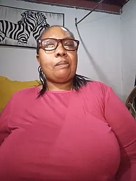 Snapshot of YELLOW_BONE chatting on June 17, 2026, 8:30 pm YELLOW BONE online show from June 17, 2026, 8:30 pm