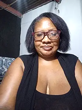 Snapshot of YELLOW_BONE chatting on February 7, 2025, 12:42 am YELLOW BONE online show from February 7, 2025, 12:42 am