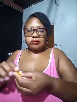 Snapshot of YELLOW_BONE chatting on February 16, 2025, 7:27 pm YELLOW BONE online show from February 16, 2025, 7:27 pm
