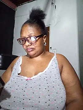 Snapshot of YELLOW_BONE chatting on February 16, 2025, 1:14 am YELLOW BONE online show from February 16, 2025, 1:14 am