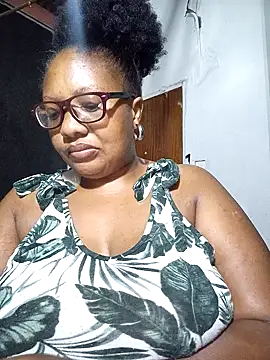 Snapshot of YELLOW_BONE chatting on February 10, 2025, 1:14 am YELLOW BONE online show from February 10, 2025, 1:14 am
