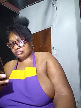 Snapshot of YELLOW_BONE chatting on February 13, 2025, 12:46 am YELLOW BONE online show from February 13, 2025, 12:46 am